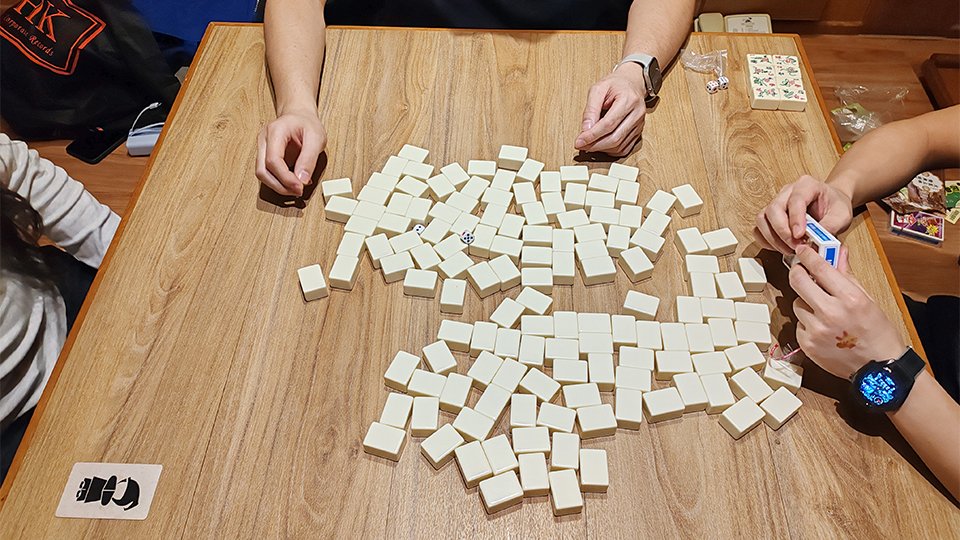 Playing Mahjong