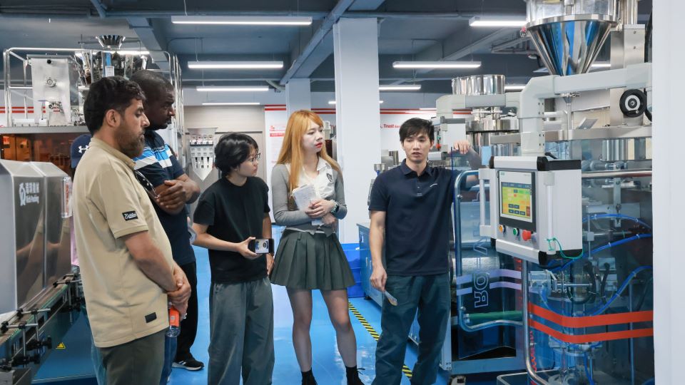 Engineer Li answered the customer&rsquo;s questions about the stand-up pouch packaging machine