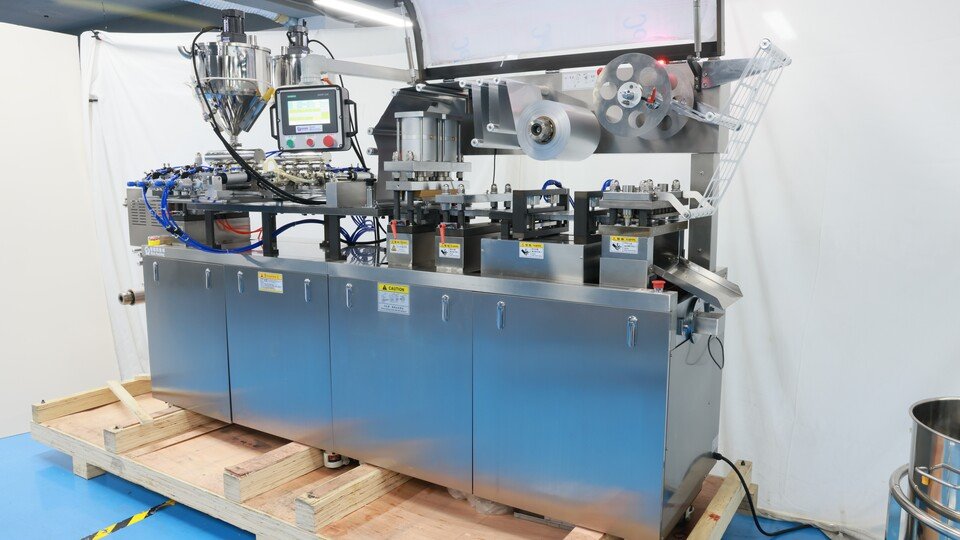 Liquid aluminum plastic blister machine