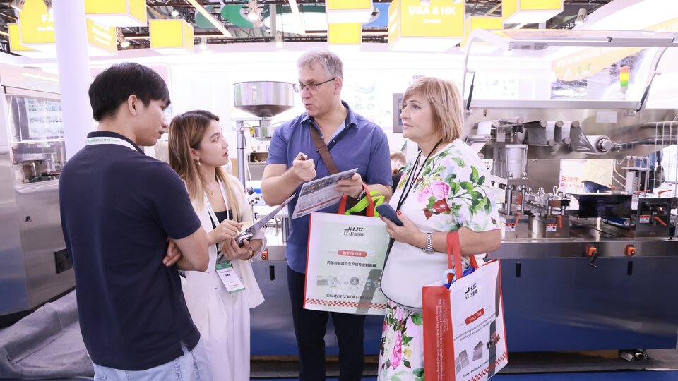 Technical discussions with international visitors at Booth N1C10