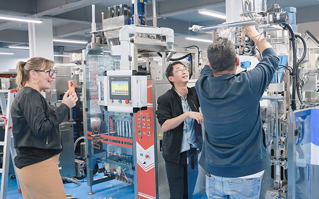 Pelanggan Perancis Sangat Menyokong Mesin Pembungkusan Stick Rich Packing Selepas Pemeriksaan Di Tapak