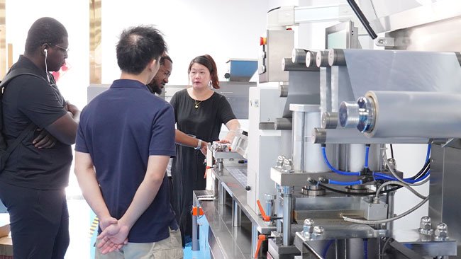 U.S. Clients Conduct In-Depth Factory Tour at Rich Packing